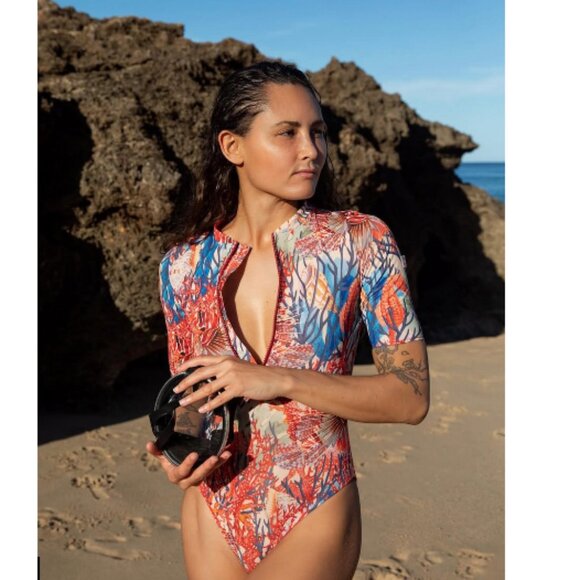 Pitaya Philadelphia Short Sleeve Swimsuit - Picture 3 of 13